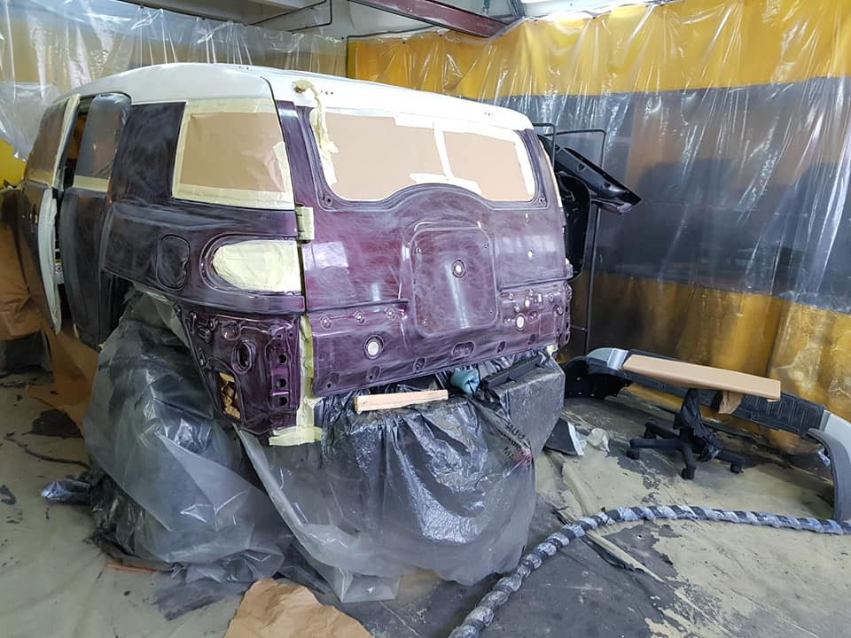 Защита кузова внедорожника Toyota FJ Cruiser полимерным покрытием Line-X от ударов, царапин и ржавчины