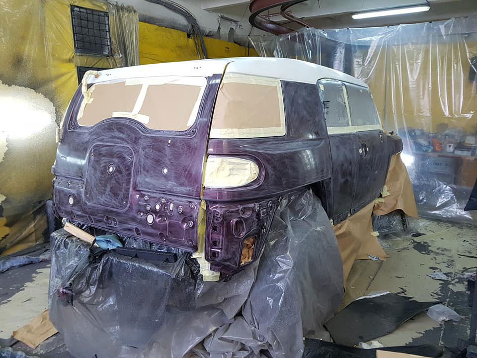 Защита кузова внедорожника Toyota FJ Cruiser полимерным покрытием Line-X от ударов, царапин и ржавчины