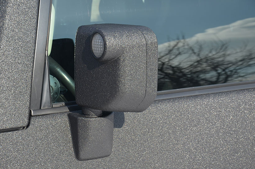 Защита кузова внедорожника Toyota FJ Cruiser полимерным покрытием Line-X от царапин и коррозии