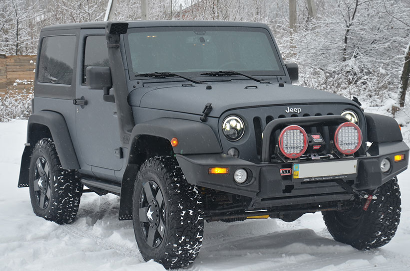 Тюнинг и защита кузова внедорожника Jeep Wrangler полимерным покрытием Line-X