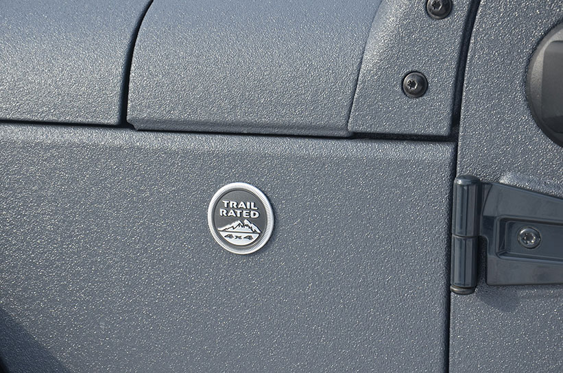 Тюнинг и защита кузова внедорожника Jeep Wrangler полимерным покрытием Line-X