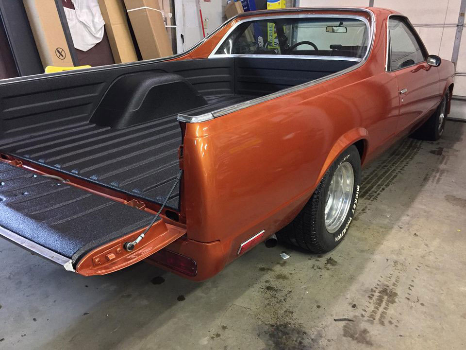 Защита багажного отделения хот-рода полимерным покрытием Line-X от сколов, царапин и коррозии