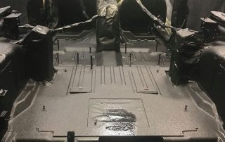 Защита внутренней части кузова внедорожника Jeep Wrangler полимерным покрытием Line-X