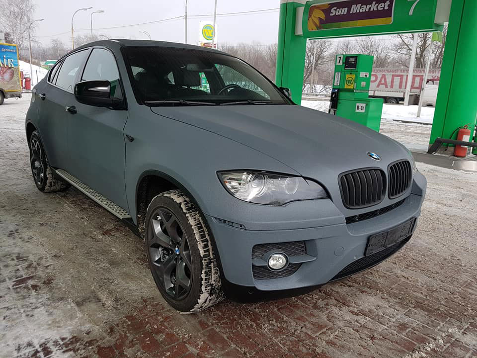 Защита кузова кроссовера BMW X6 полимерным покрытием Line-X, от сколов, царапин и коррозии