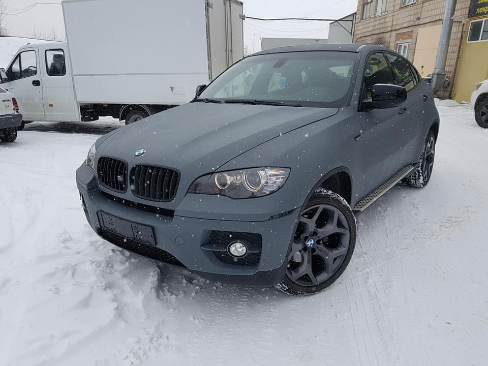 Защита кузова кроссовера BMW X6 полимерным покрытием Line-X, от сколов, царапин и коррозии