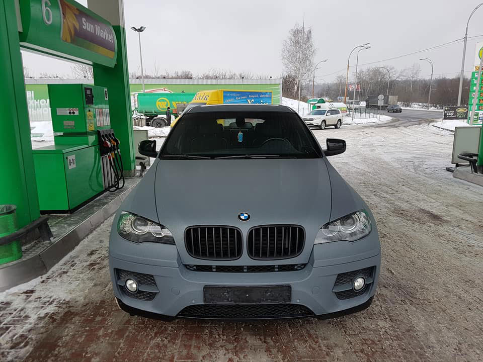 Защита кузова кроссовера BMW X6 полимерным покрытием Line-X, от сколов, царапин и коррозии