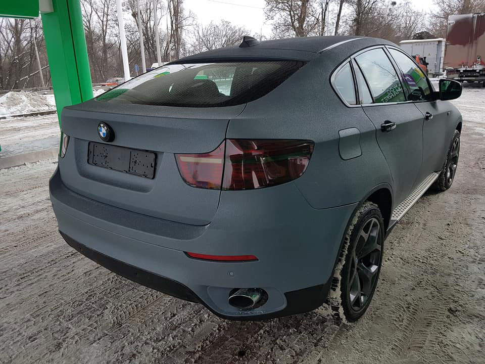 Защита кузова кроссовера BMW X6 полимерным покрытием Line-X, от сколов, царапин и коррозии