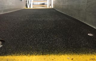 Защита рамп аэропорта полимерным покрытием Line-X для предотвращения износа и скольжения