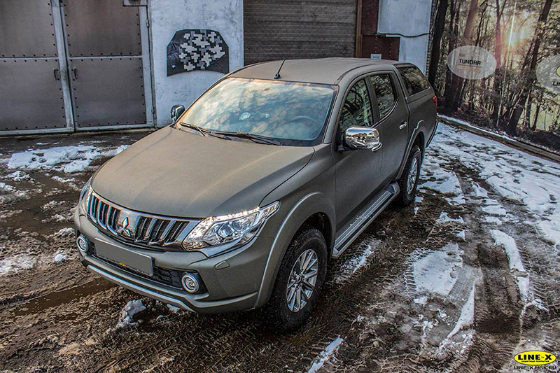 Превентивная защита нового пикапа Mitsubishi L200 полимерным покрытием Line-X от ударов, сколов, царапин и коррозии