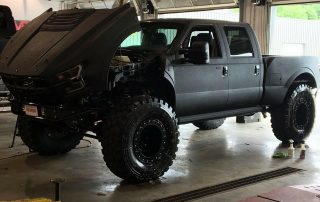 Защита кузова автомобиля Ford F250 Raptor полимерным покрытием Line-X, от сколов, царапин и коррозии