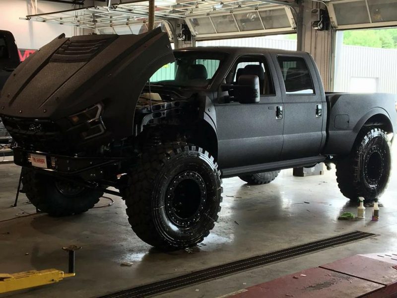 Защита кузова автомобиля Ford F250 Raptor полимерным покрытием Line-X, от сколов, царапин и коррозии 