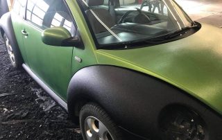 Защита кузова Volkswagen Beetle полимерным покрытием Line-X от сколов, царапин и коррозии.