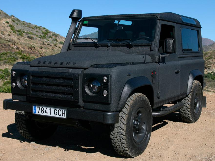 Защита кузова автомобиля Land Rover Defender полимерным покрытием Line-X