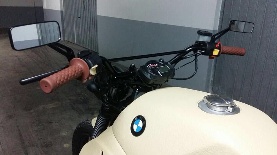 Защита мотоцикла BMW полимерным покрытием Line-X от ударов, царапин и коррозии.