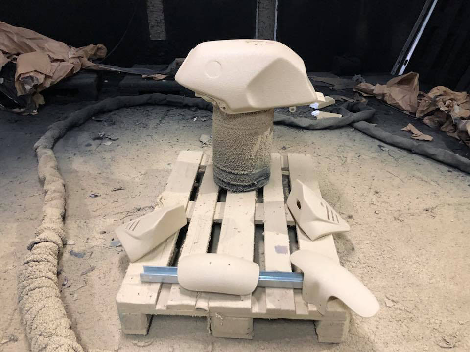 Защита мотоцикла BMW полимерным покрытием Line-X от ударов, царапин и коррозии.