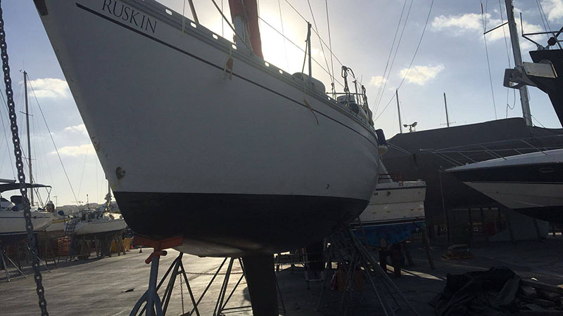 Защита днищ яхт, катеров, лодок и кораблей полимерным покрытием Line-X от механических повреждений и обрастания