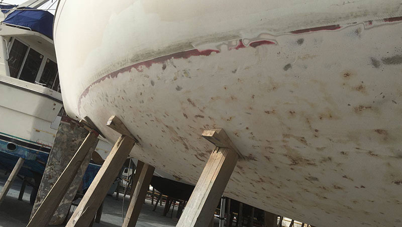 Защита днищ яхт, катеров, лодок и кораблей полимерным покрытием Line-X от механических повреждений и обрастания