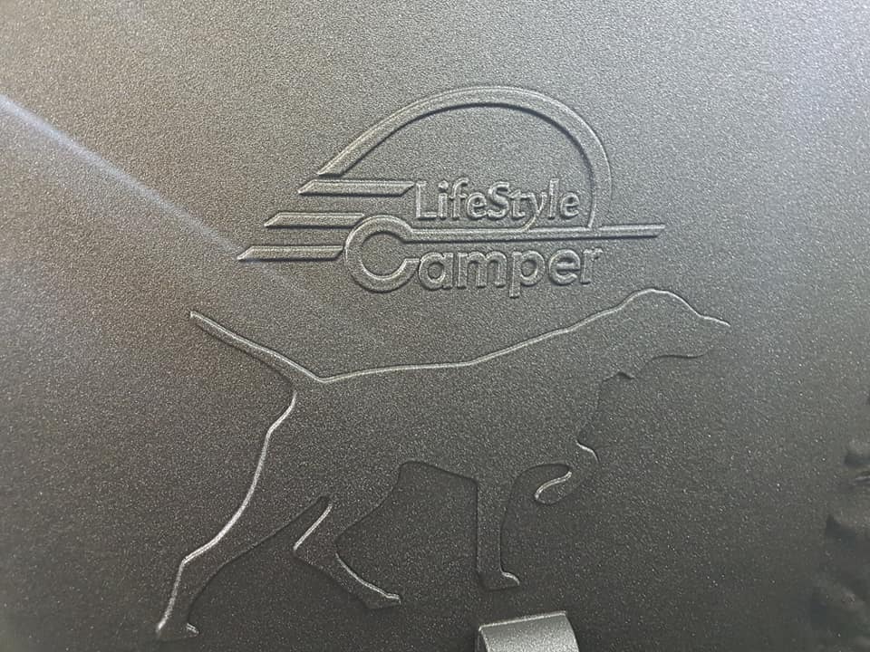 Защита кемперов полимерным покрытием Line-X от механических повреждений, гидро и термоизоляция.