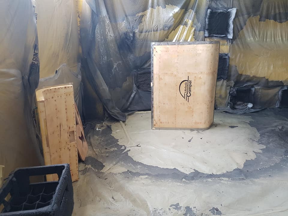 Защита кемперов полимерным покрытием Line-X от механических повреждений, гидро и термоизоляция.