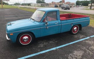 Защита кузова пикапа Ford Courier полимерным покрытием Line-X от ударов, царапин и потертостей при перевозке грузов