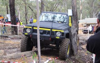 Защита кузова раллийного автомобиля от механических повреждений полимерным покрытием Line-X