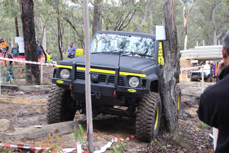 Защита кузова раллийного автомобиля от механических повреждений полимерным покрытием Line-X