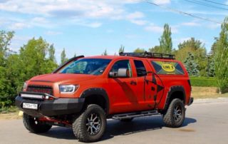Защита кузова внедорожника Toyota Tundra полимерным покрытием Line-X от механических повреждений и коррозии