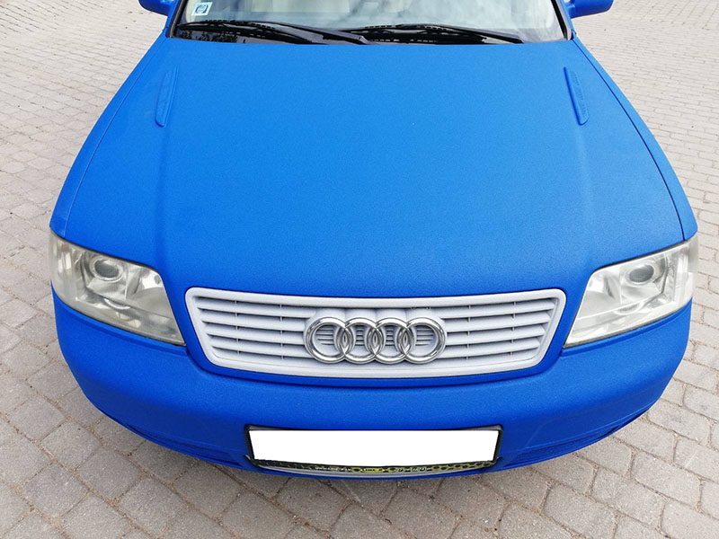 Защита кузова автомобиля полимерным покрытием Line-X ярко голубого цвета, от ударов, царапин и коррозии