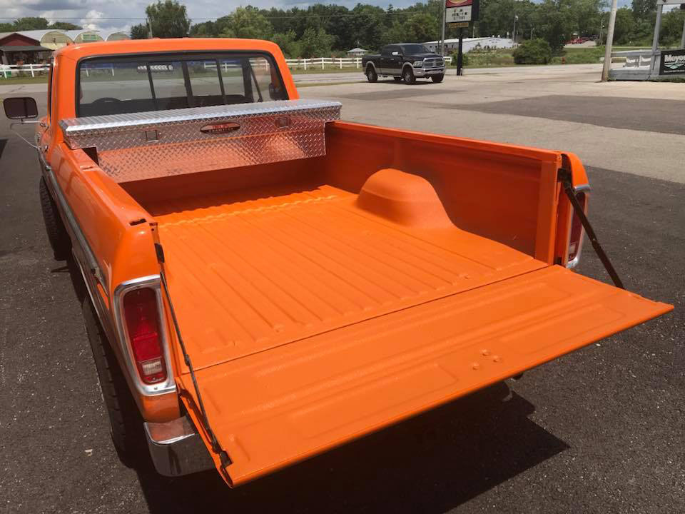 Защита кузова грузового отдела пикапа полимерным покрытием Line-X от механических повреждений и коррозии