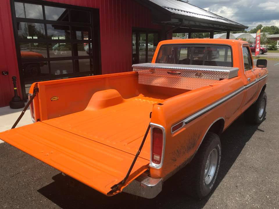 Защита кузова грузового отдела пикапа полимерным покрытием Line-X от механических повреждений и коррозии