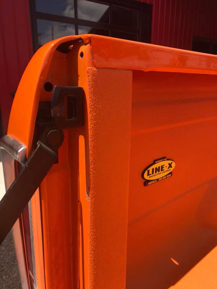 Защита кузова грузового отдела пикапа полимерным покрытием Line-X от механических повреждений и коррозии