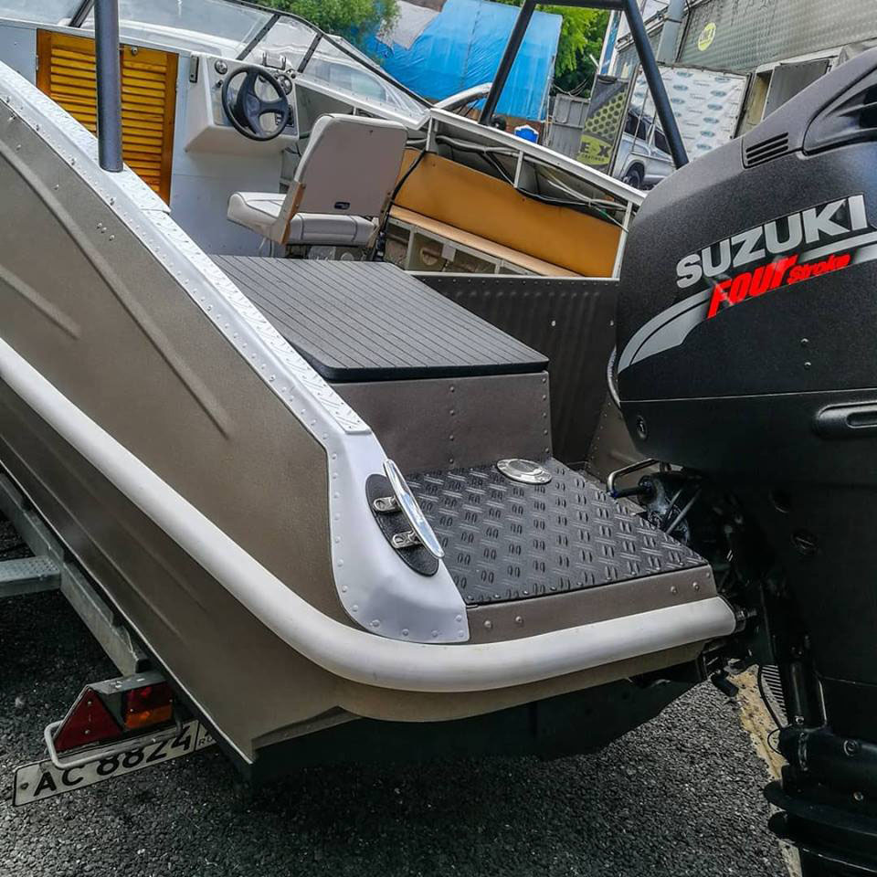 Защита катеров и яхт полимерным покрытием Line-X от механических повреждений и коррозии