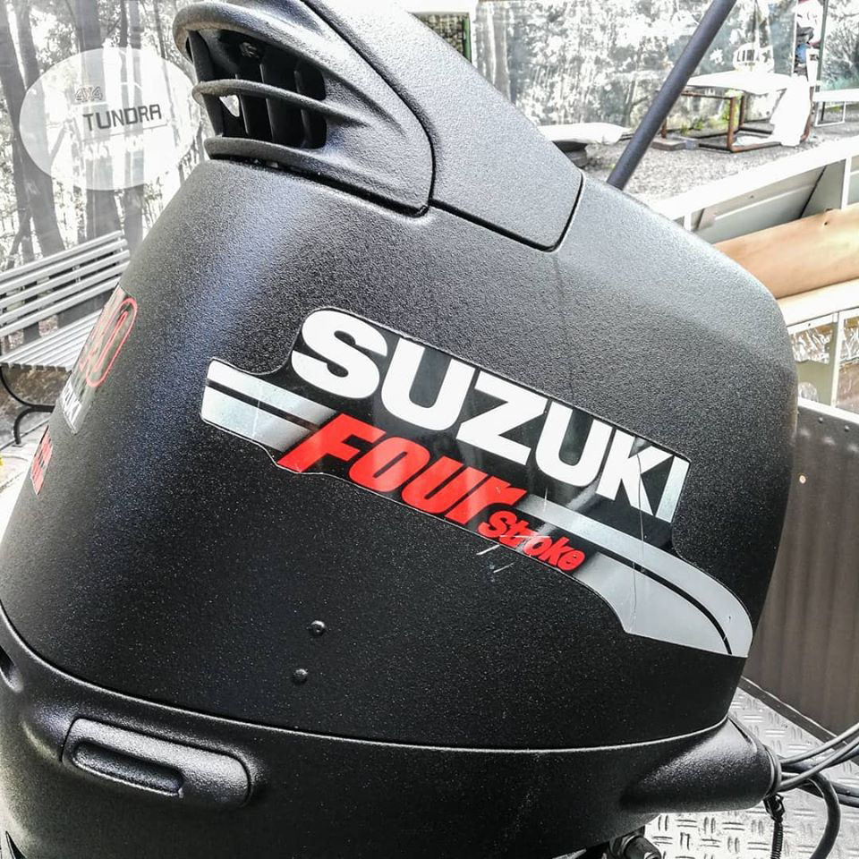 Защита катеров и яхт полимерным покрытием Line-X от механических повреждений и коррозии