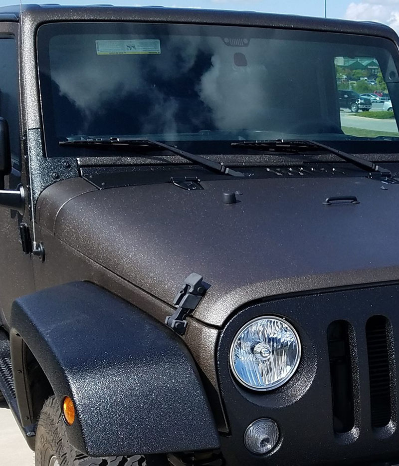 Защита кузова внедорожника Jeep Wrangler полимерным покрытием Line-X от механических повреждений и коррозии