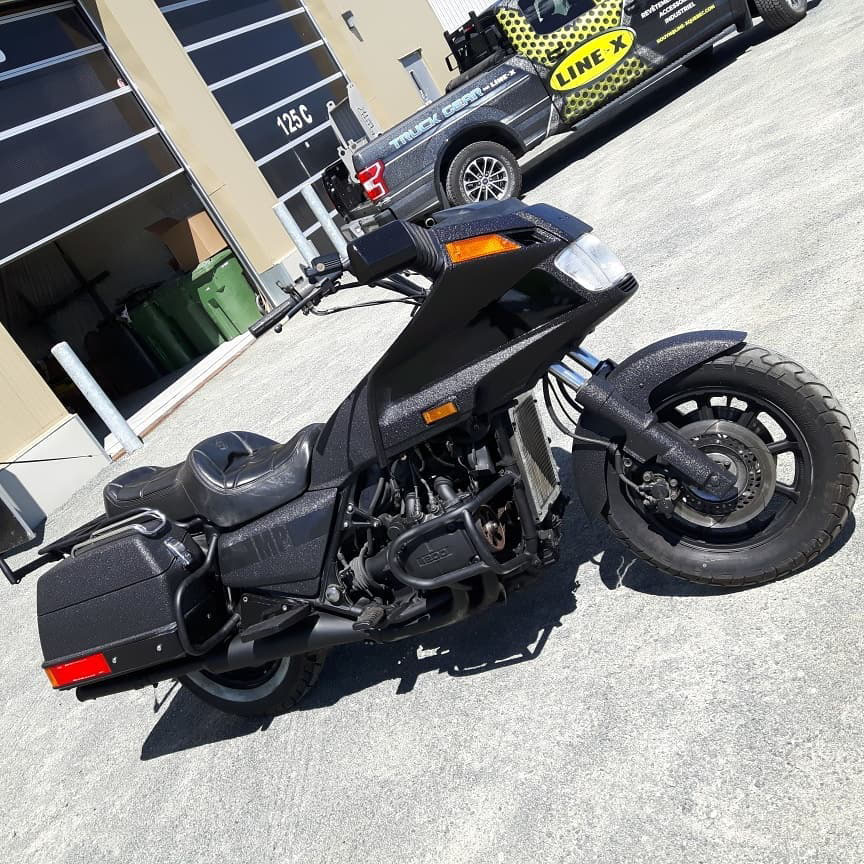 Косметический ремонт видавшего виды двухколесного супертяжёлого круизера с использованием защитного полимерного покрытия Line-X