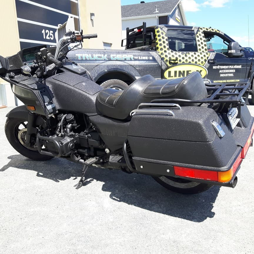 Косметический ремонт видавшего виды двухколесного супертяжёлого круизера с использованием защитного полимерного покрытия Line-X