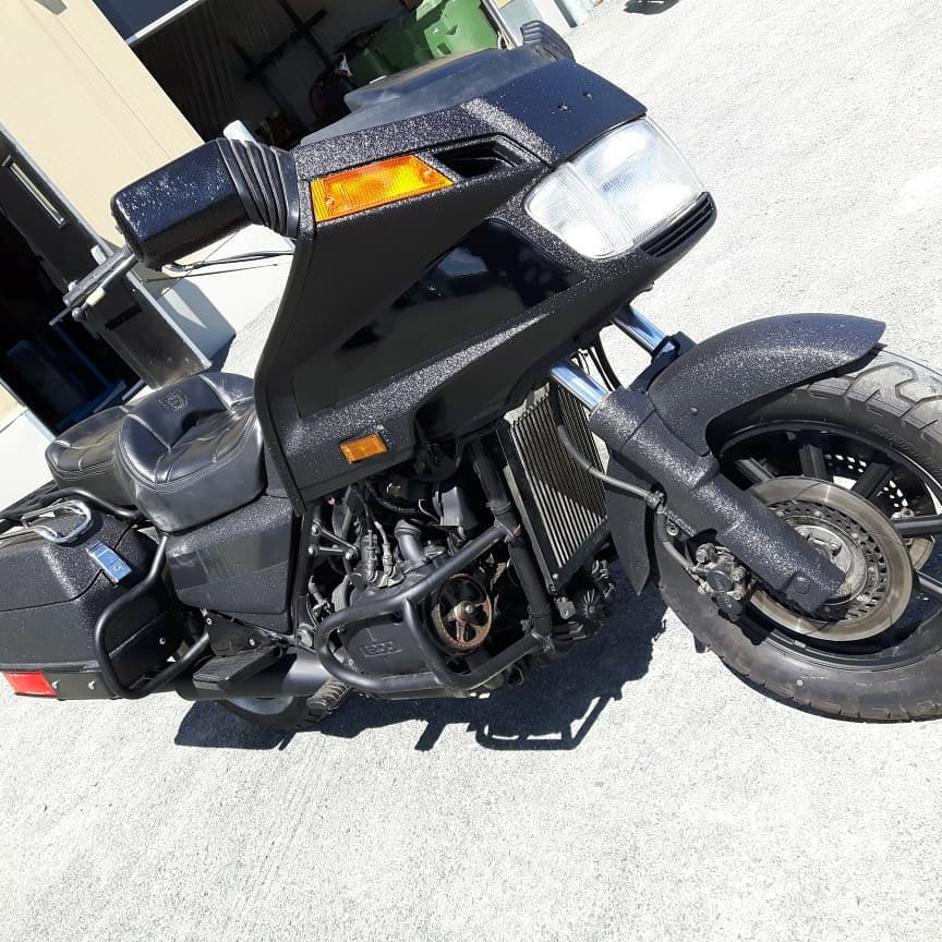 Косметический ремонт видавшего виды двухколесного супертяжёлого круизера с использованием защитного полимерного покрытия Line-X