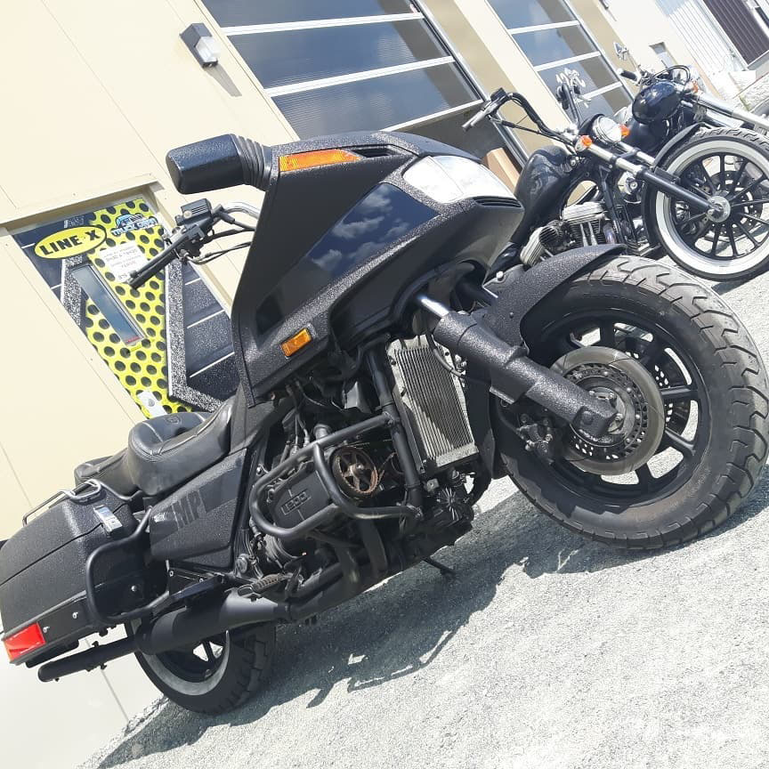 Косметический ремонт видавшего виды двухколесного супертяжёлого круизера с использованием защитного полимерного покрытия Line-X