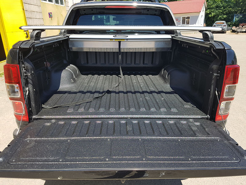 Защита багажника пикапа Ford Ranger полимерным покрытием Line-X от царапин и истирания