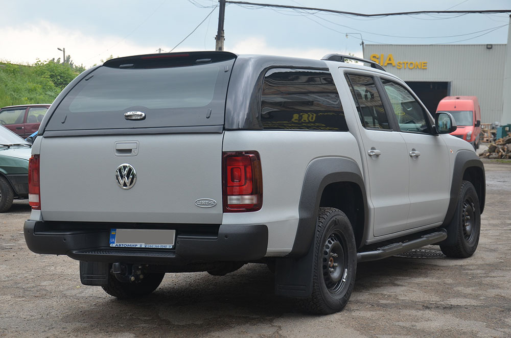 полностью окрашенный защитным покрытием Line-X пикап Volkswagen Amarok