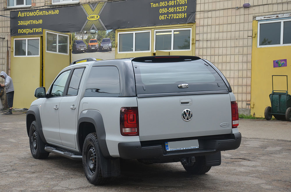 полностью окрашенный защитным покрытием Line-X пикап Volkswagen Amarok