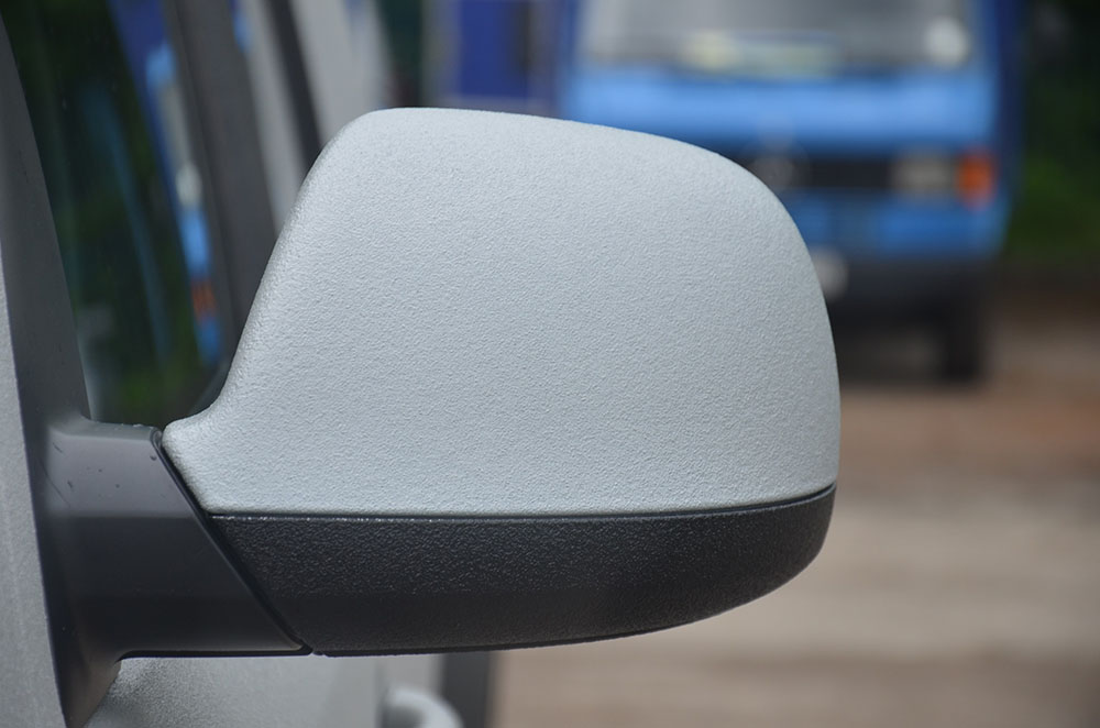 полностью окрашенный защитным покрытием Line-X пикап Volkswagen Amarok