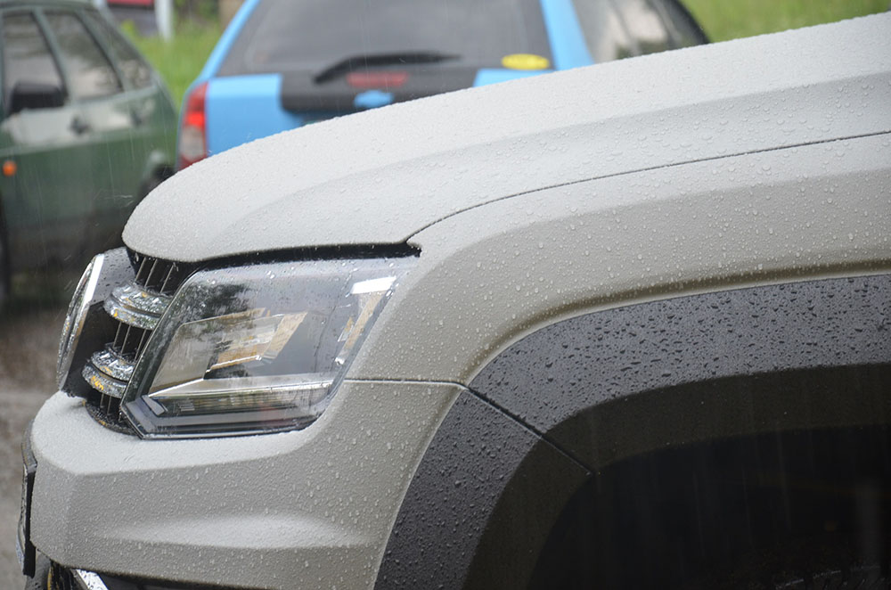 полностью окрашенный защитным покрытием Line-X пикап Volkswagen Amarok