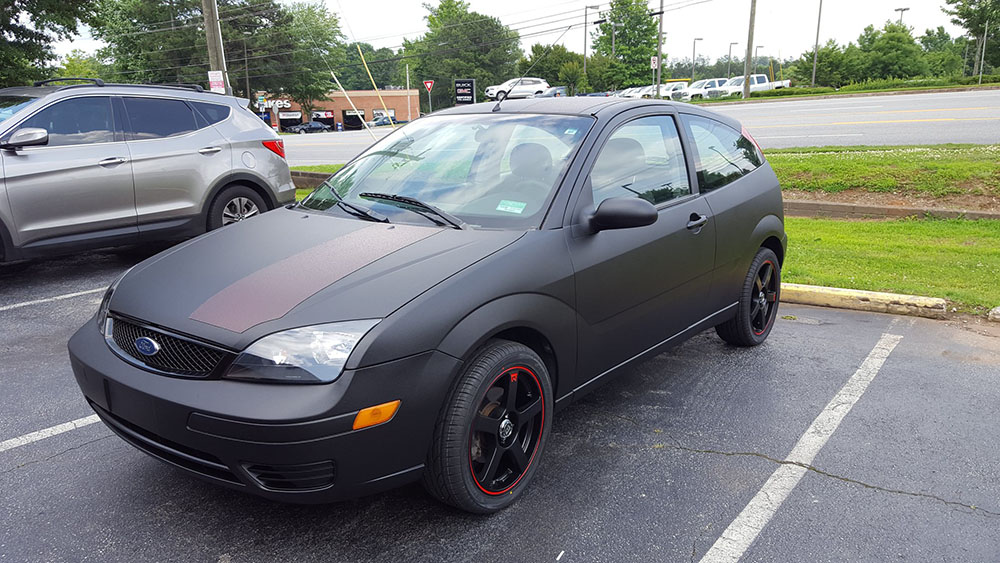 Защита кузова автомобиля Ford Focus полимерным покрытием Line X от ударов, царапин и коррозии