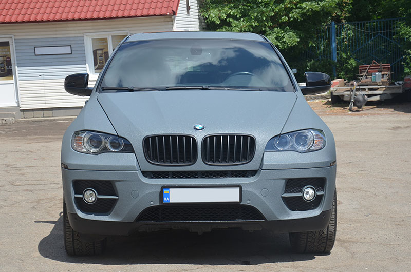 Защита кроссовера BMW X6 полимерным покрытием Line-X от механических повреждении коррозии