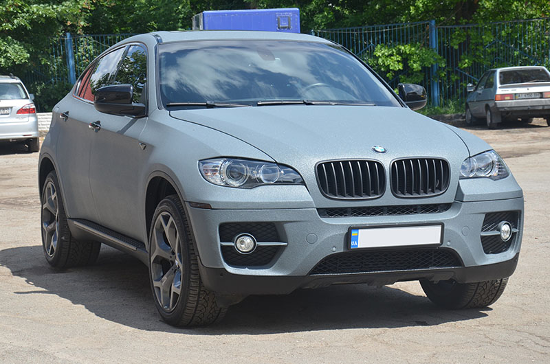 Защита кроссовера BMW X6 полимерным покрытием Line-X от механических повреждении коррозии