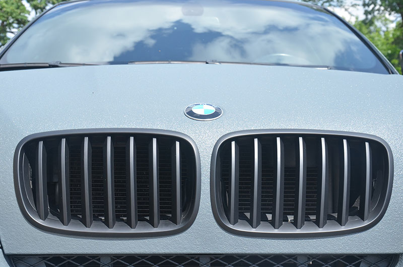 Защита кроссовера BMW X6 полимерным покрытием Line-X от механических повреждении коррозии