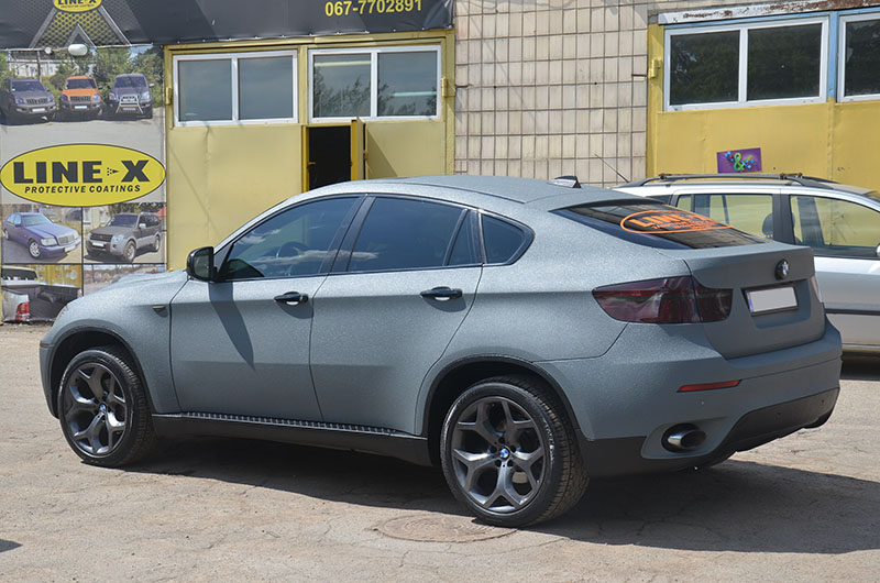 Защита кроссовера BMW X6 полимерным покрытием Line-X от механических повреждении коррозии