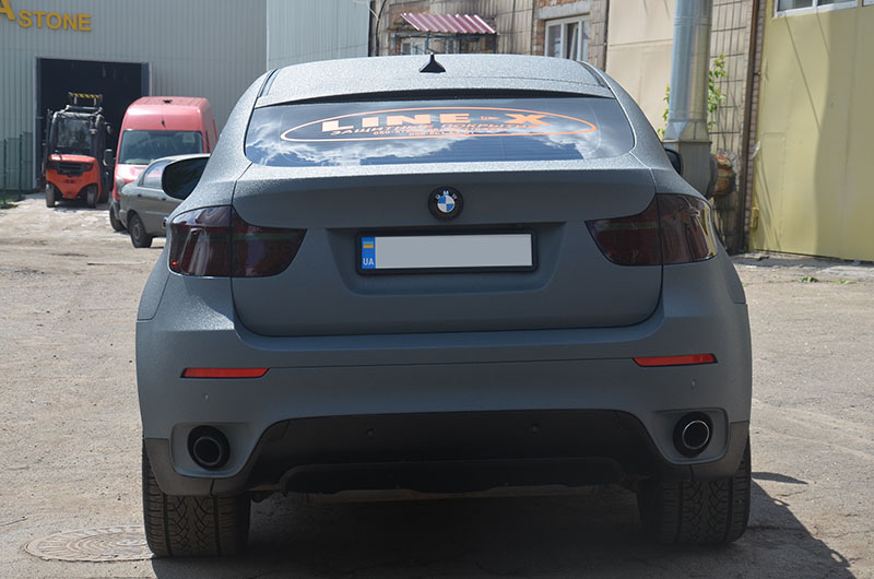 Защита кроссовера BMW X6 полимерным покрытием Line-X от механических повреждении коррозии