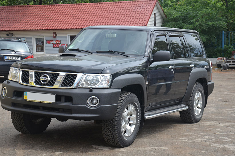 Защита начесных аксессуаров внедорожника Nissan Patrol полимерным покрытием Line-X от сколов, ударов и царапин